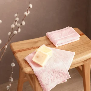 حوله صورتی tilda